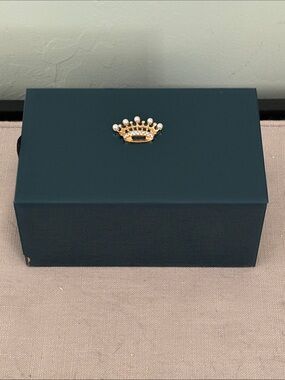 Elegant Dark Teal Jewelry Box with Gold & Pearl Crown Accent